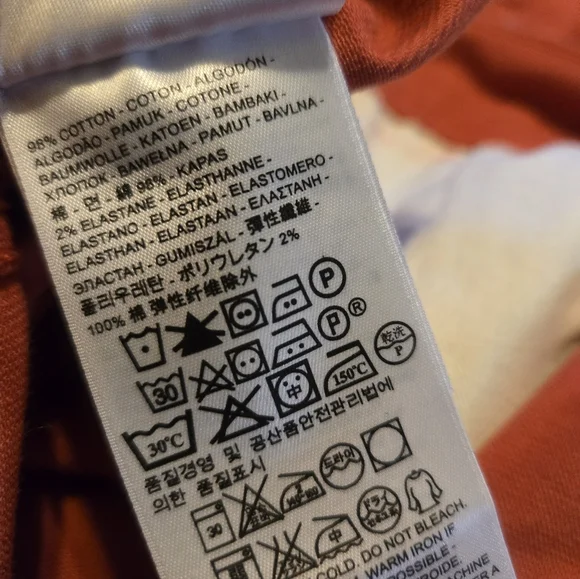 Levis Women’s Size Medium Red Jean Trucker Jacket New with Tags - Picture 4 of 4